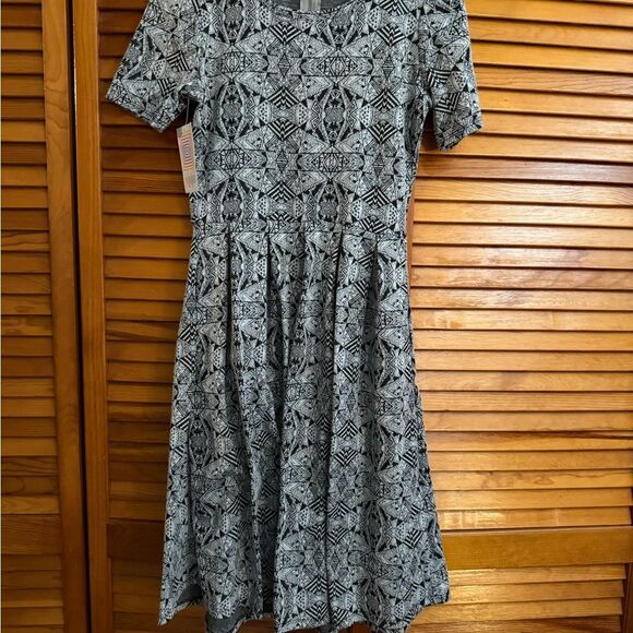LuLaRoe Geometric Black and White Amelia Dress Exposed Zipper Small - Picture 2 of 4